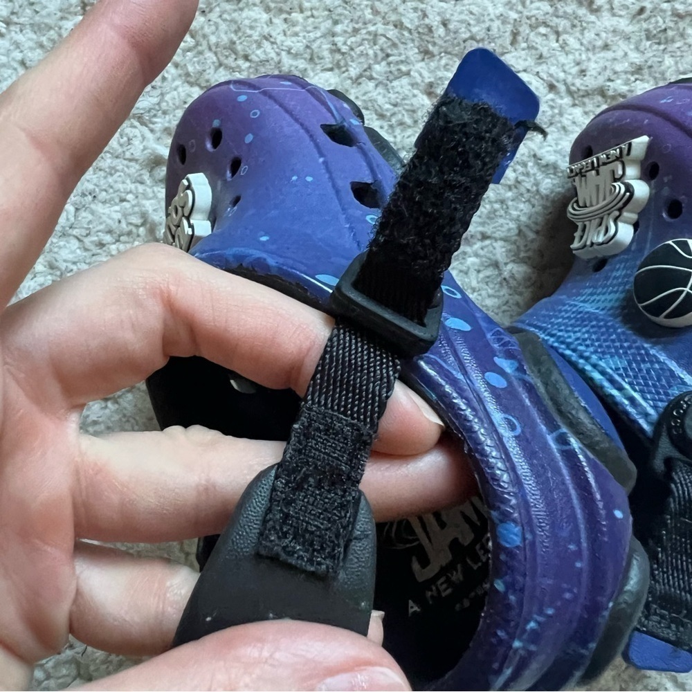 Crocs x Space Jam Basketball Tune Squad Classic All-Terrain Kids’ Clogs Shoes - Picture 9 of 13